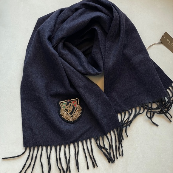 NWT Authentic Vintage Gucci wool scarf with embroidered crest - Picture 1 of 6